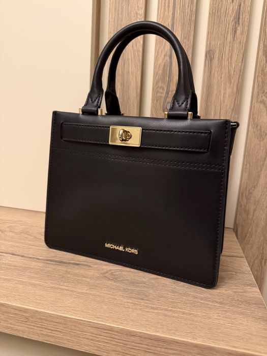 Michael Kors оригинална кожена чанта черна със златен обков