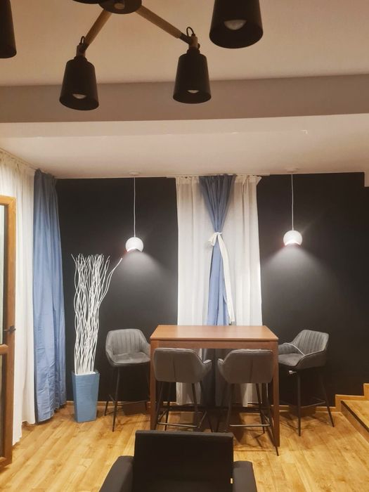 Предлагам цяла самостоятелна сграда с 11 апартамента