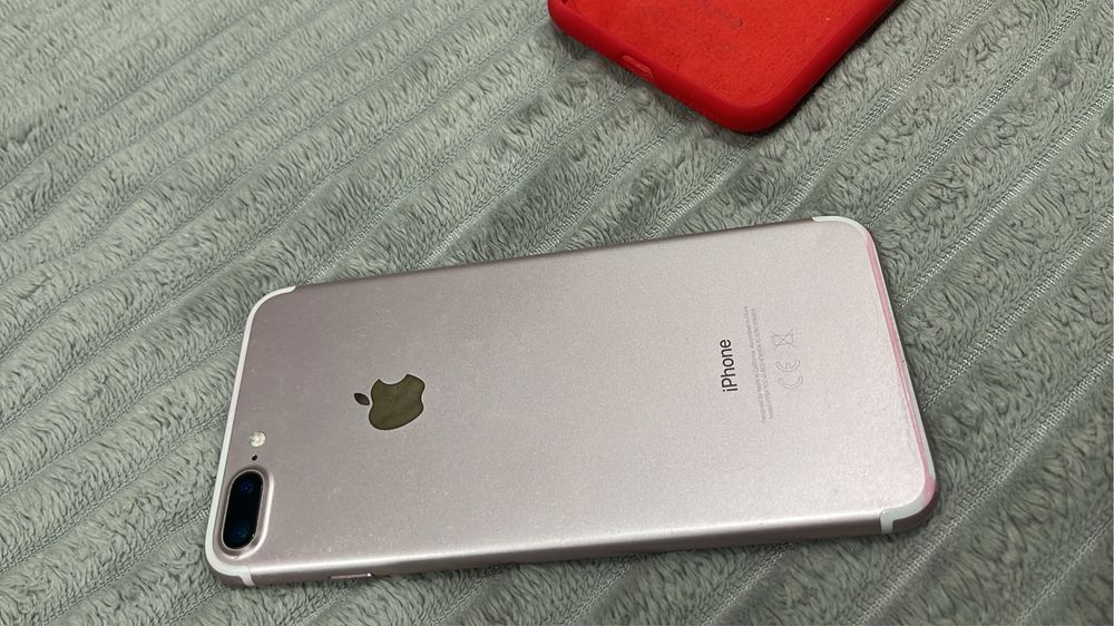 айфон 7+.