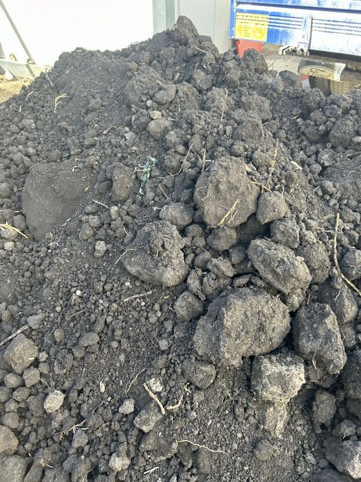 Pamant negru vegetal 3 sau 12 mc descarcare greifer