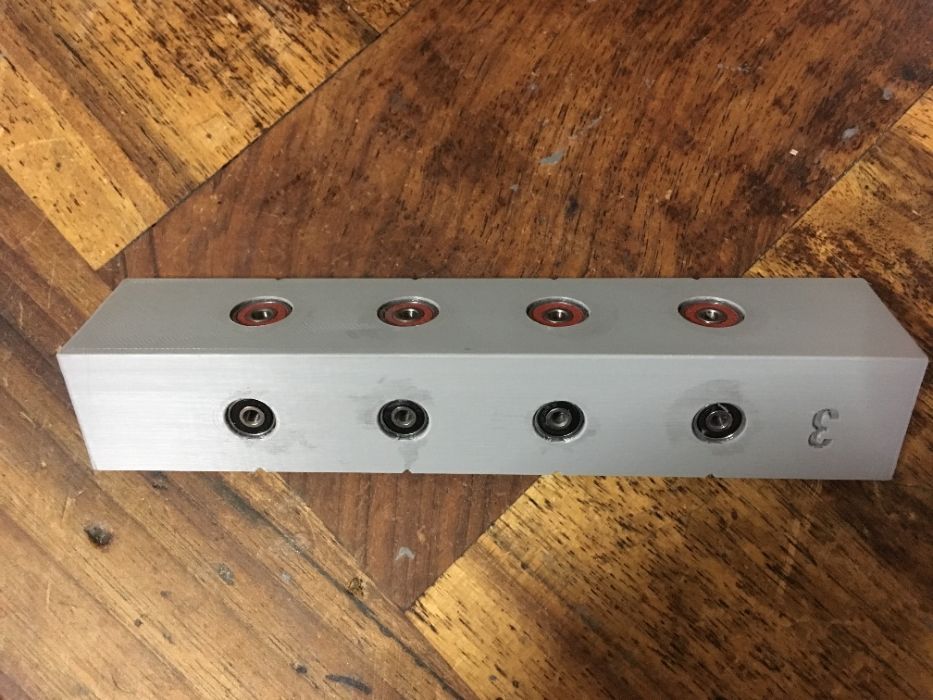 Sablon mobila plastic dur forma L pt holzsruburi , gauri de 3 si 4mm