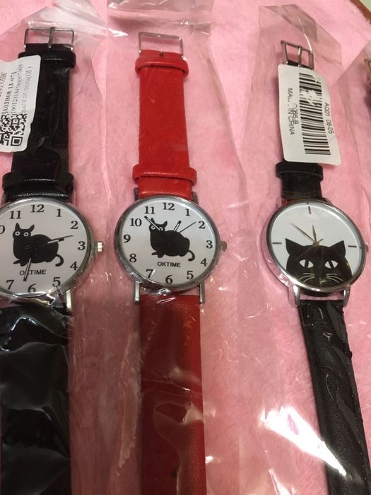 Срочно Продам часики с Кисками