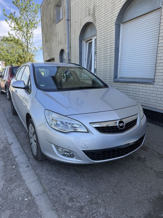 Opel astra sport tourer