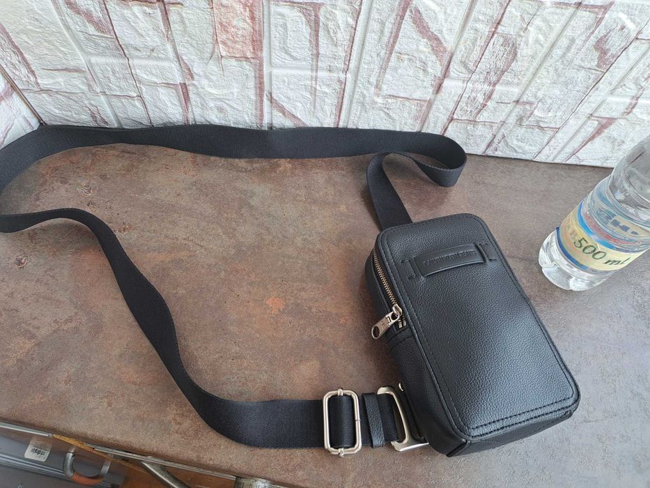 мъжка чанта Calvin Klein черна малка чантичка