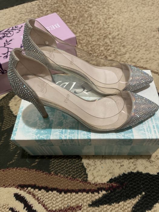 Блестящие туфли красивый