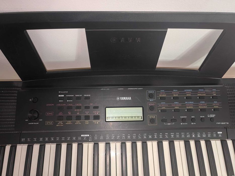 Orga Electronica Yamaha PSR-E273