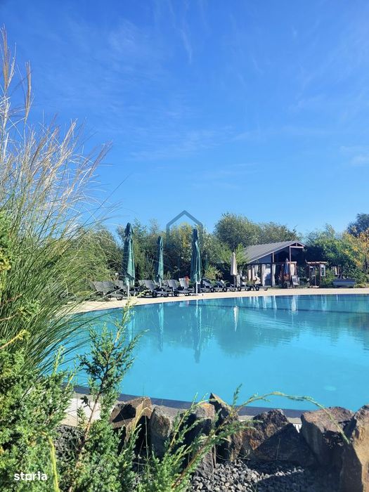 Proprietate unică de vânzare – piscină, restaurant, terasă