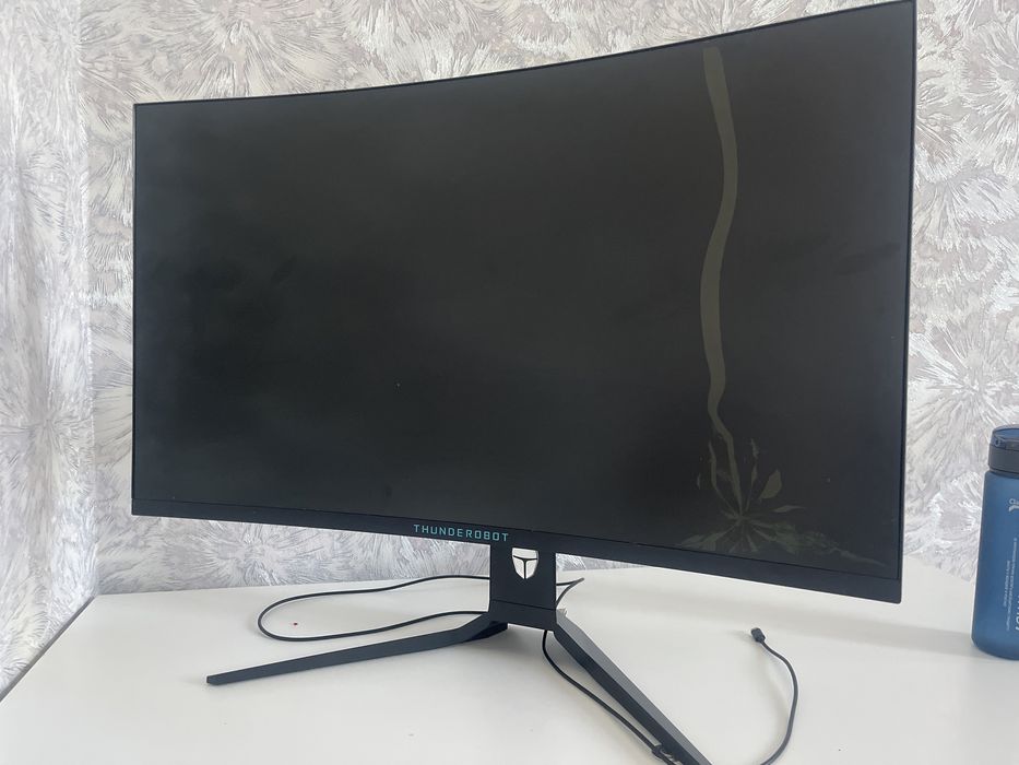 монитор THUNDEROBOT с сломанной матрицей