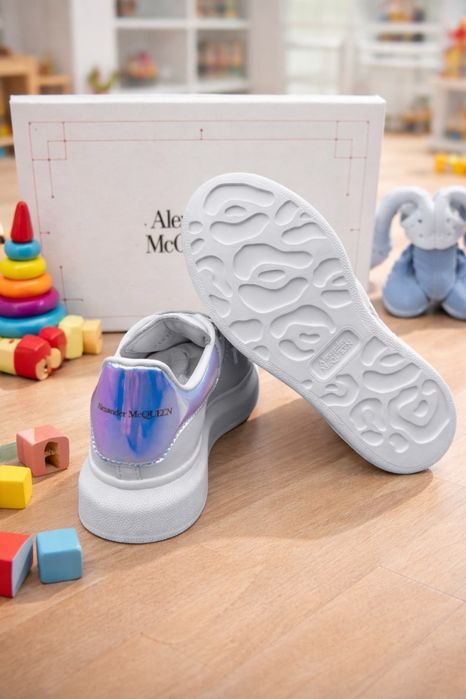 Оригинални чисто нови детски обувки Alexander McQueen