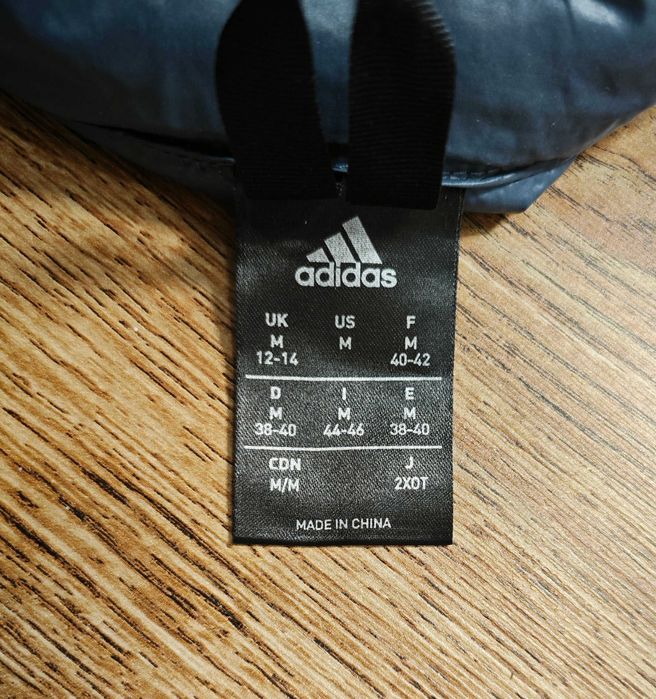 ADIDAS Оригинално дамско яке с пух размер М