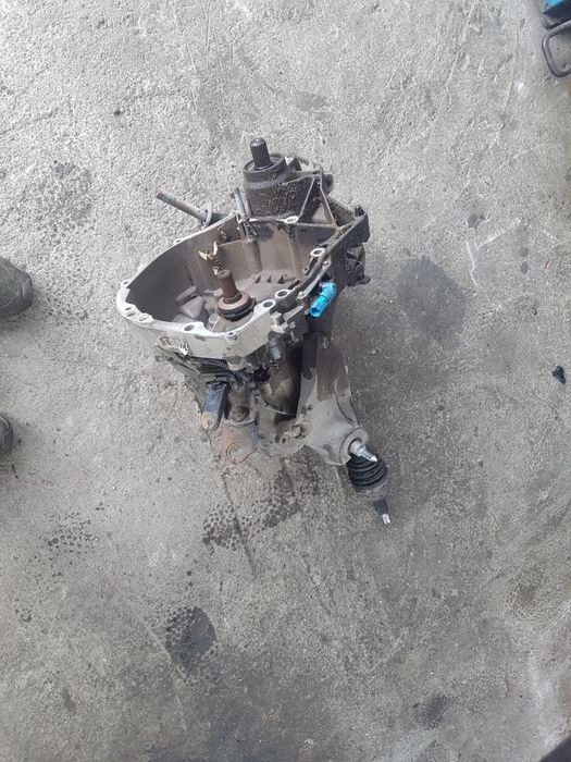 Врати и капаци броня за рено туйнго 2009г