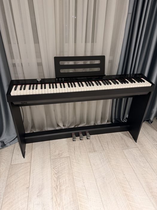 Продам пианино электронное