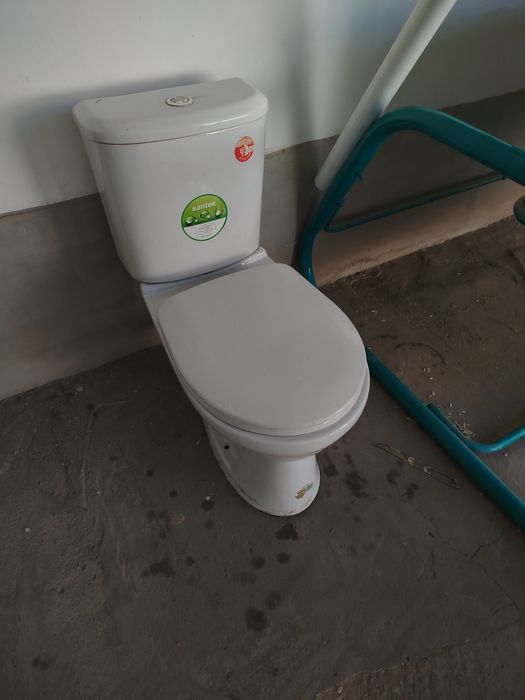 Унитаз  б/ у.в хорошем состоянии