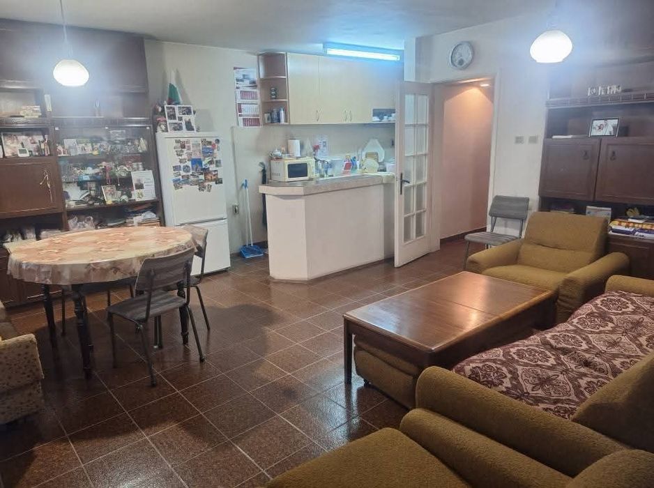 Продава се Тристаен апартамент в Стара Загора, Център - 85 кв.м за 759 €/кв.м - Снимка #1