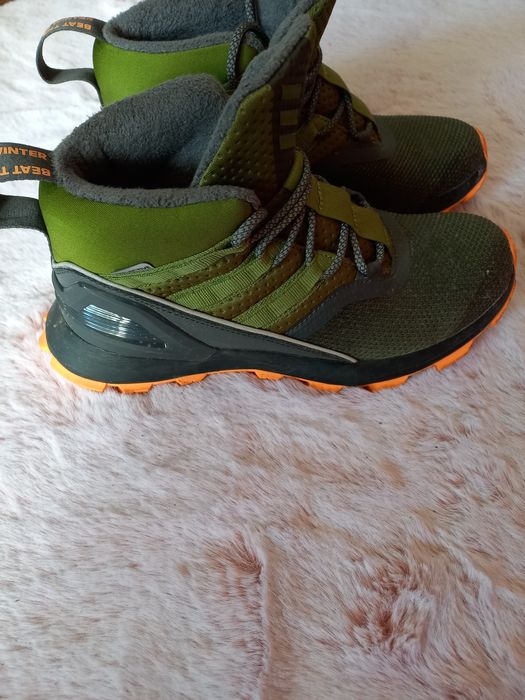 Дамски маратонки Адидас ( зимни )