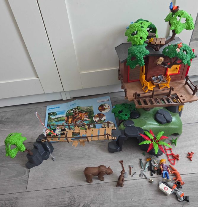 Playmobil casuta din copac cutie si instructiuni