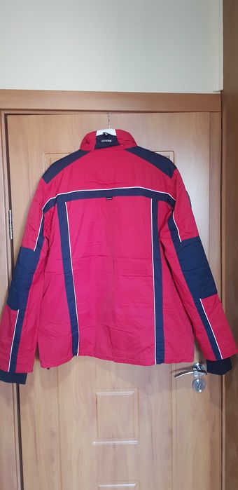 Продавам ски яке и каска