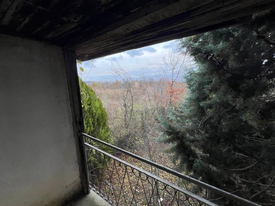 Тухлена Къща на 2 Етажа в Казанлък, Вилна Зона "Старите Лозя" с 1.1 дка Двор