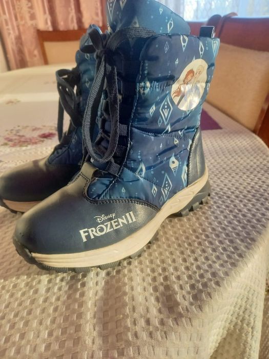 Продам детскую обувь