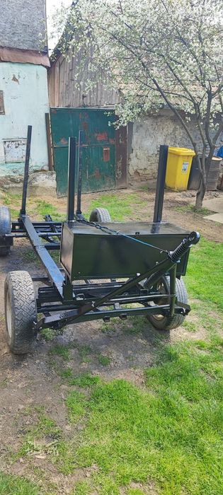 Vând Tractor cu căruță pentru lemne și remorcuță