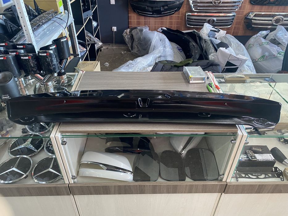 Спойлер Toyota Land Cruiser 200