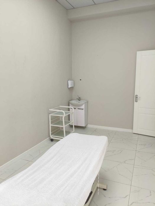 Сдаётся кабинет в косметологической клинике.