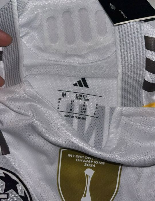 Tricou fotbal alb nr 7 cu Vinicius-Marime M-sezon 25/26