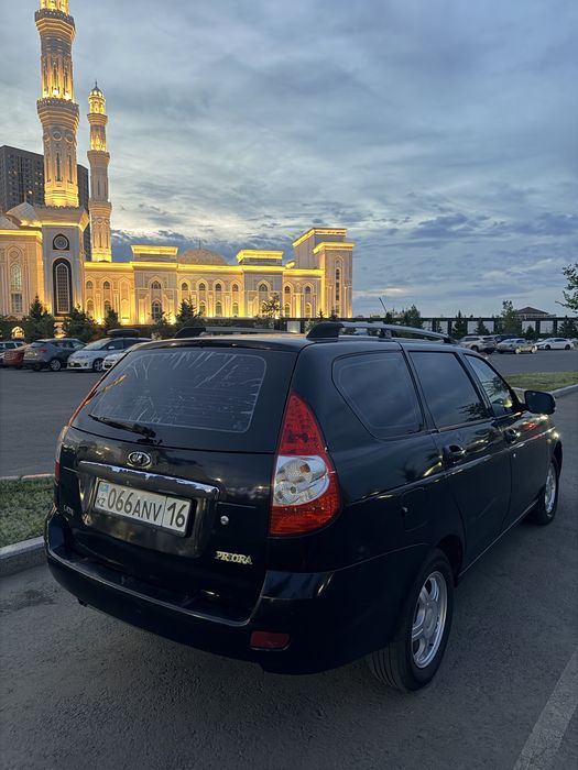 Машина Лада приора