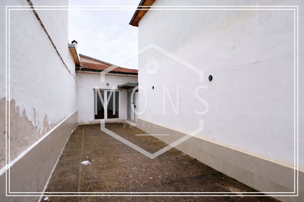 Къща в Габрово, област-гр.Севлиево площ 180 цена 1300