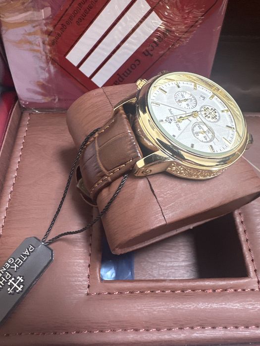Продаю новые часы