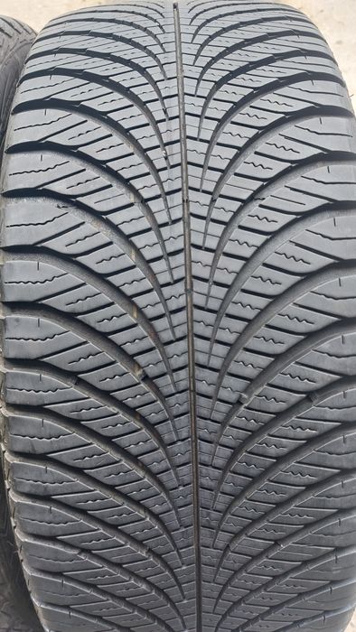 Всесезонни гуми 235/45/19 Goodyear Vector4Seasons 2 броя