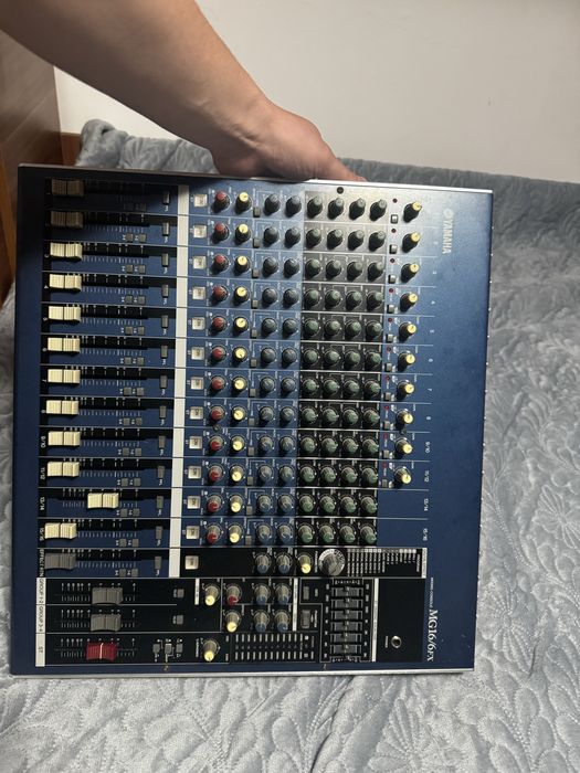 Mixer Yamaha MG16/6Fx cu efecte pe voce