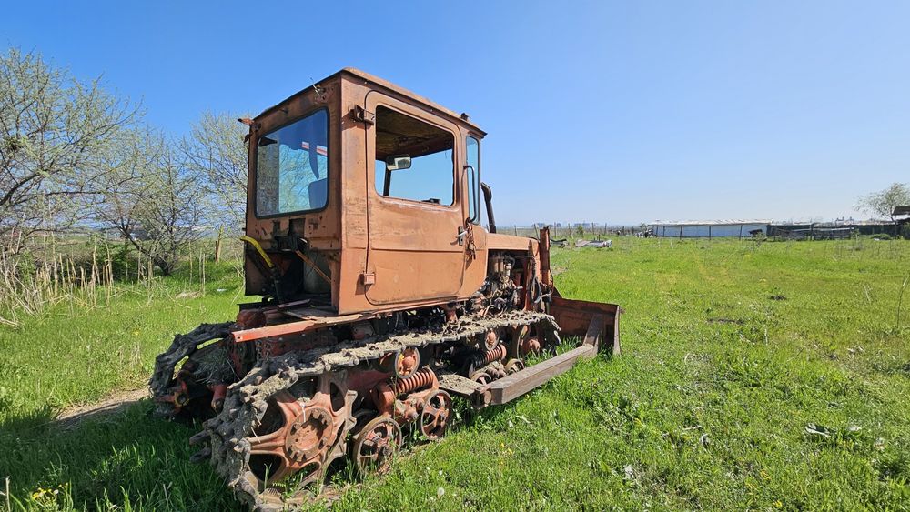 Булдозер ДТ 75 ямокопател