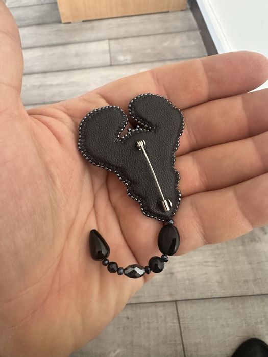 Продам брошь в виде скорпиона