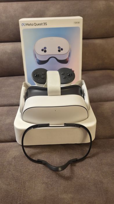 Meta Quest 3S 128 GB, set complet cu cutie, stare foarte bună