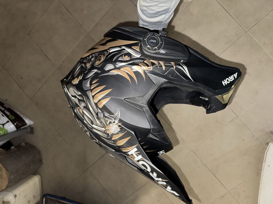 Каска AIROX Carboon със станция