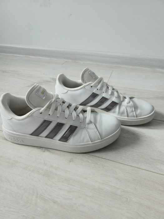 Сникърси  Adidas