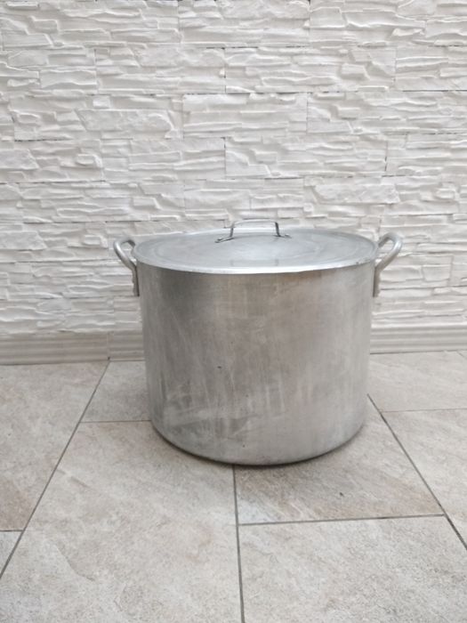 Продам большую кастрюлю
