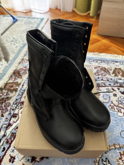 Военная форма и обувь (берцы, туфли)