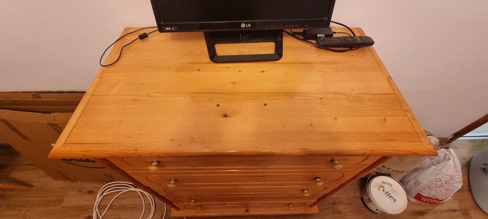 Дървен шкаф  в добро състояние