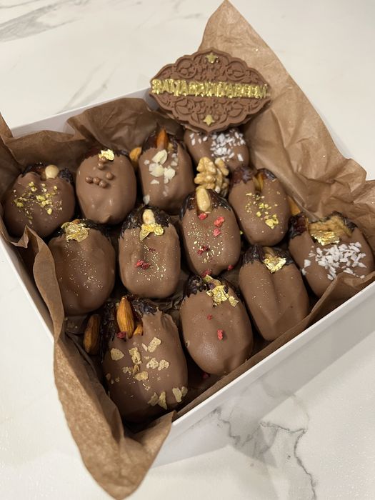 Финики с начинкой в шоколаде