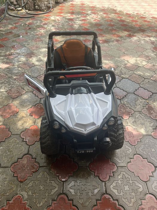 Продаю детскую машину