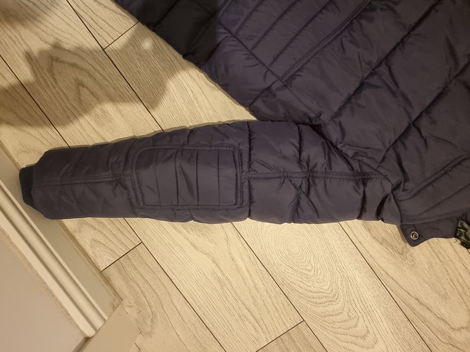 Geaca lunga Guess cu Gluga