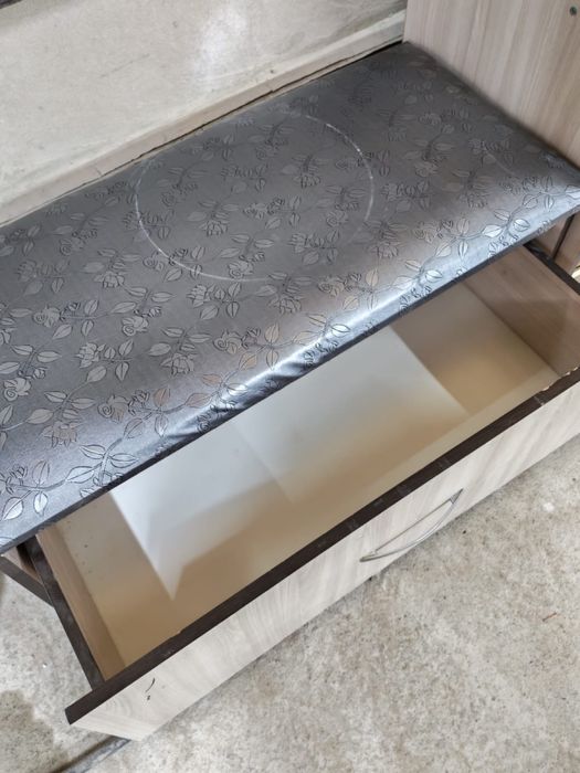 Прихожий шкаф сатылады