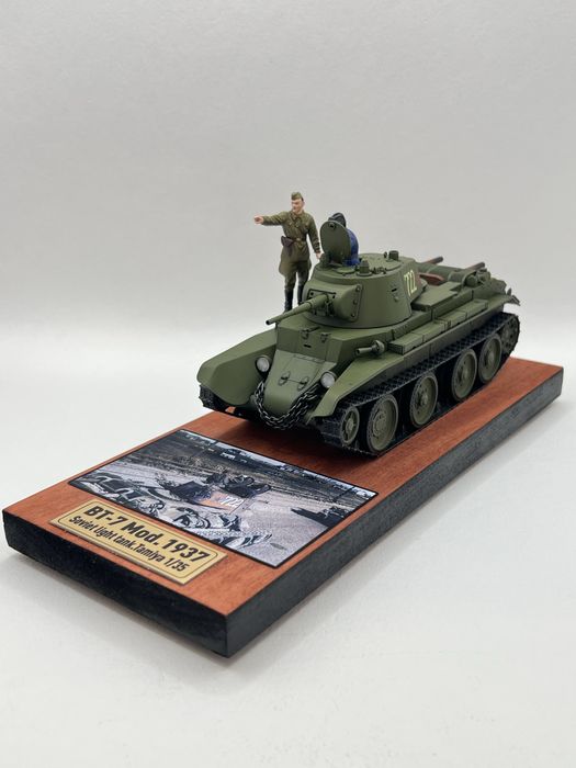 Модель танка БТ-7 с экипажем