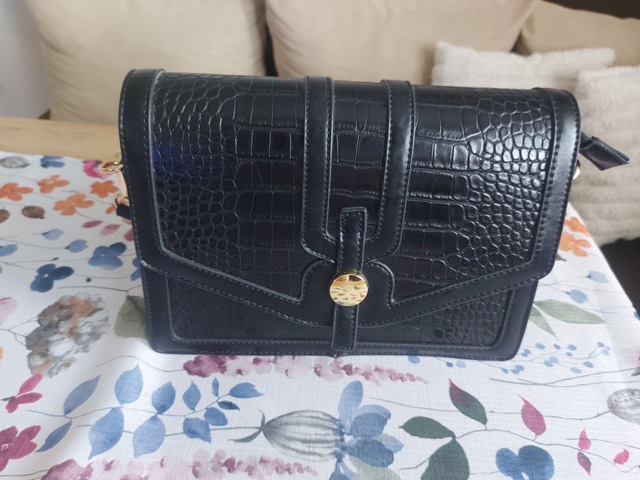 Черна дамска чанта