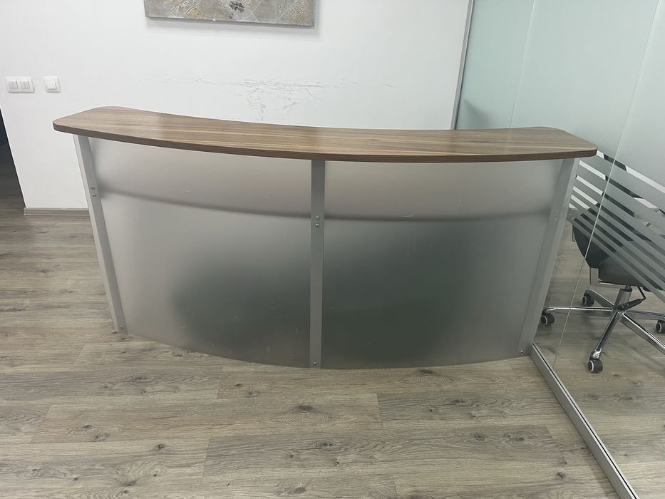 Продам стол для ресепшена в офис