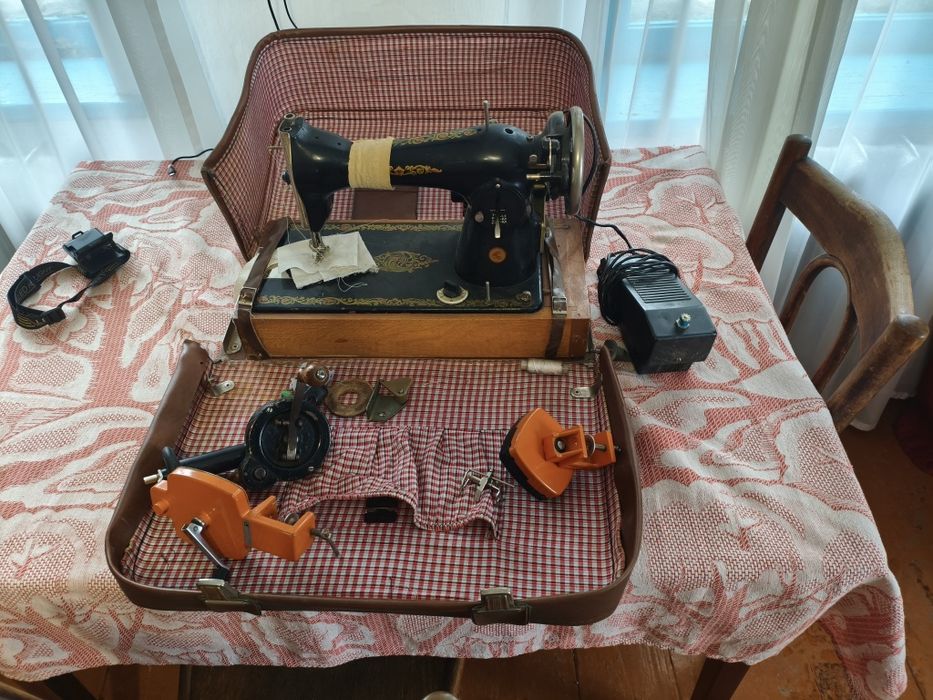 Швейная машинка с электроприводом