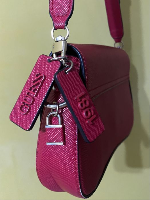 Guess дамска чанта