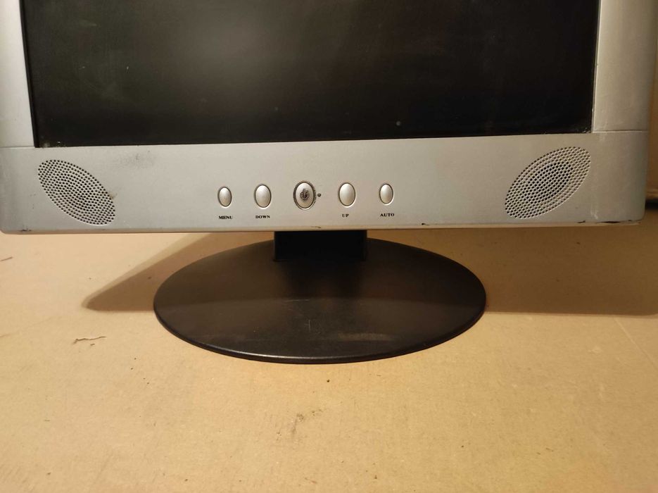 Монитор плосък 17 инча.,модел TC-17J  с  вградени 2 бр. колонки